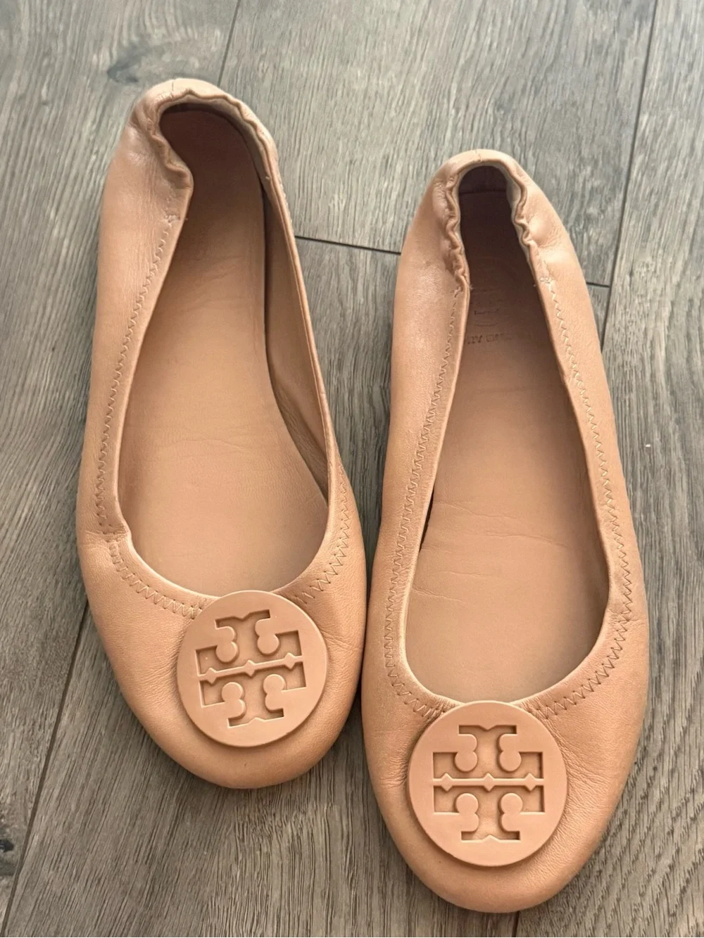 Tory Burch Minnie Reva Nude/Tan Logo Ballet Flats